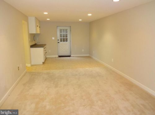 902 Monroe St, Herndon VA 20170-4648 exterior