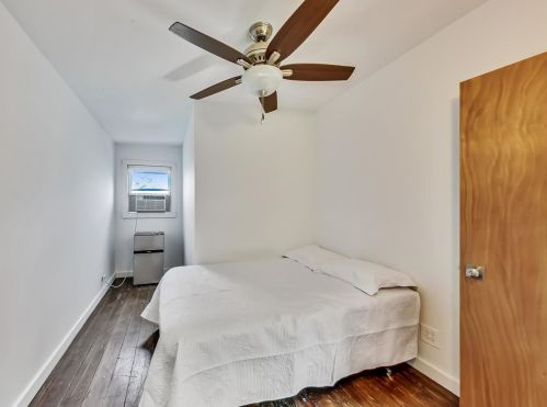 1818 Lunt Ave, Chicago IL 60645-3005 exterior