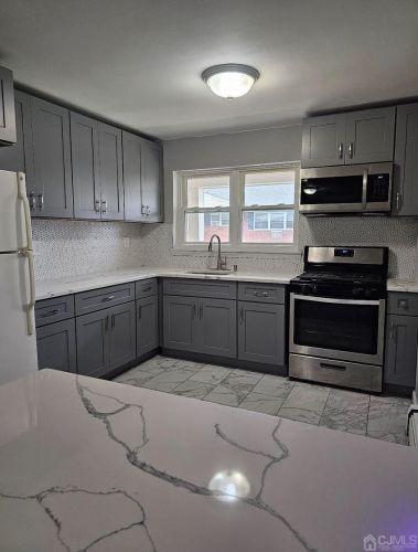 32 Woodedge Ave, Edison NJ exterior