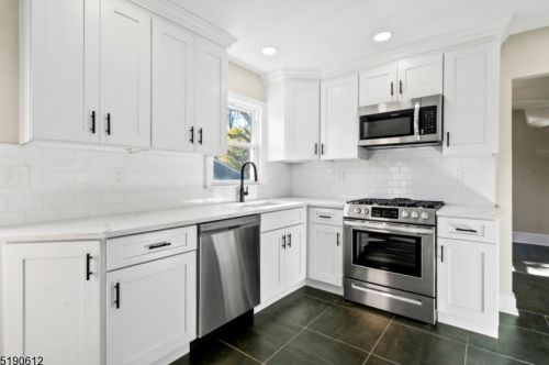 110 Northfield Ave, Town Center NJ  07052-5319 exterior