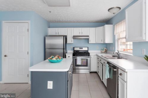 136 Foxtree Dr, Glen Burnie MD 21061-6357 exterior