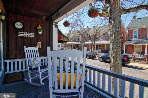 39 5th St, Pottstown, PA 19464-5223