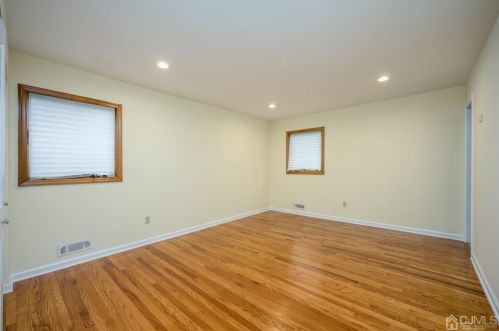 55 Oliver Ave, Edison NJ 08820-3122 exterior