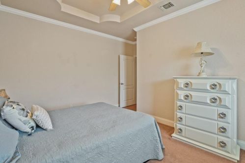 719 Silent Holw, San Antonio TX 78260-6276 exterior