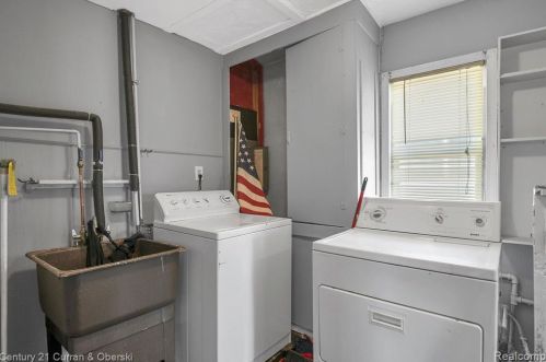 4518 Academy St, Dearborn Heights MI  48125-2210 exterior