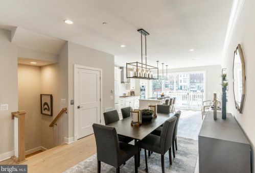 10272 Grosvenor Pl, Rockville MD 20852 exterior