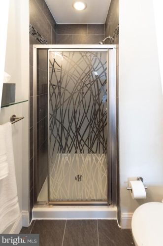 2342 Carpenter St, Philadelphia PA 19146-2418 exterior