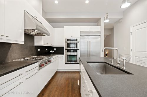 2630 Paulina St, Chicago IL  60614-1018 exterior