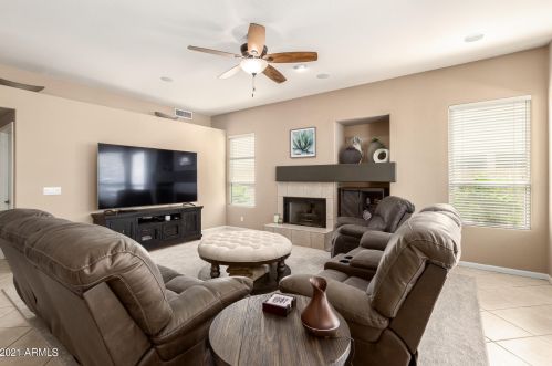 1872 Lantana Dr, Chandler AZ  85248-2170 exterior