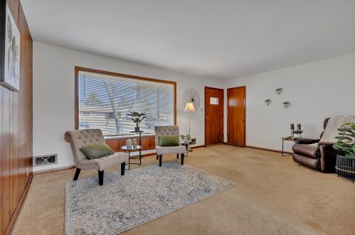 7857 Fairway Pl, Milwaukee, WI 53223-4221