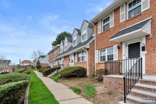 154 Parkview Dr, Teaneck, NJ 07666-3804