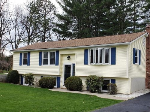 66 Butternut St, Springfield, MA 01128-1049