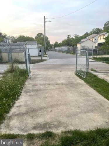 207 54th St, Washington DC  20019-6625 exterior