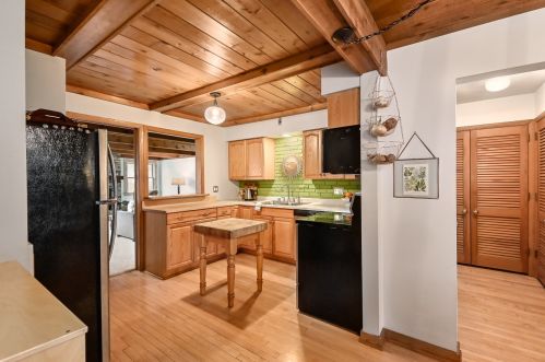 4929 Hollywood Ave, Milwaukee WI 53217-5935 exterior