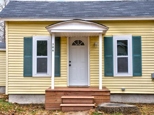 306 Sherman St, Allegan MI  49010-1066 exterior