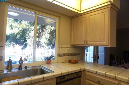 1995 Mohawk Dr, Concord, CA 94523-3125