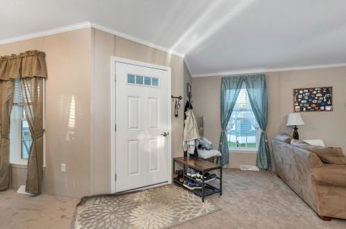 1 Rex Dr, Concord NH 03303-4166 exterior