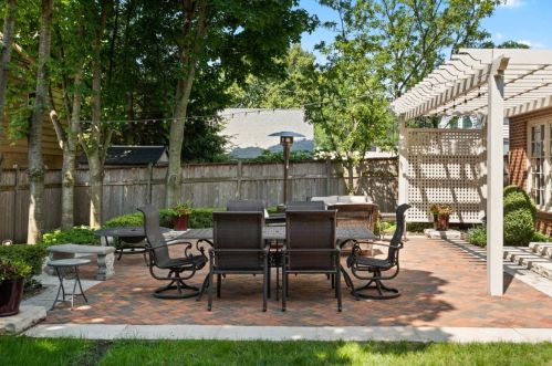 523 Carlisle Ave, Milwaukee WI 53217-4831 exterior