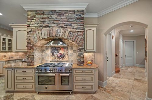 2200 Spg Br Rd, Montgomery TX 77316-2503 exterior