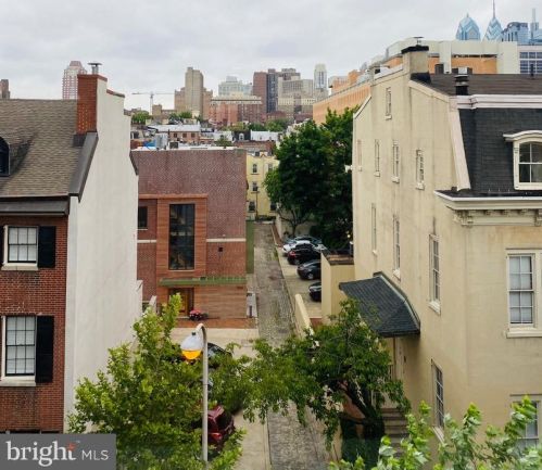 265 9th St, Philadelphia PA 19107-1832 exterior