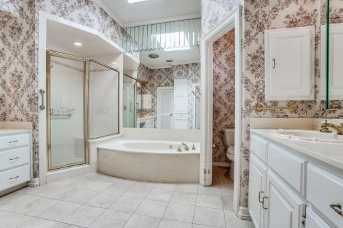 916 Mccoy Dr, Irving TX 75062-8003 exterior