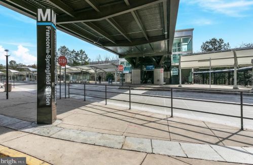 7513 Cross Gate Ln, Alexandria VA 22315-4619 exterior