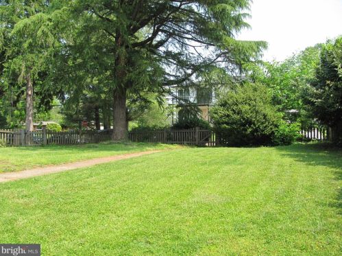 1807 Youngblood St, Mc Lean VA  22101-5244 exterior