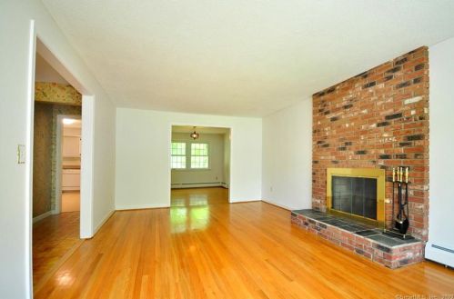 51 Lincoln Way, Windsor CT 06095-3545 exterior