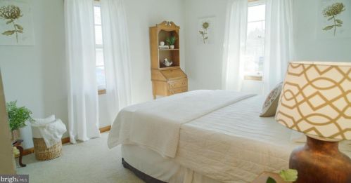 22 Lincoln Dr, Hanover PA 17331-4906 exterior