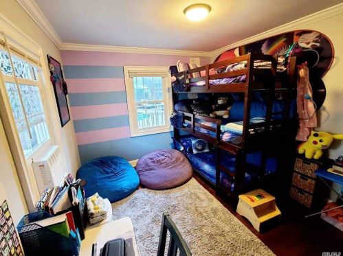 79 Berry St, Valley Stream NY 11580-3430 exterior