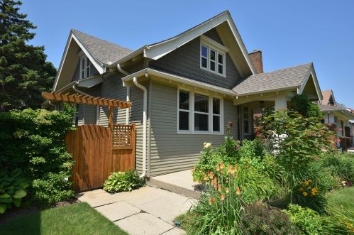 2421 46, Milwaukee WI 53210-2918 exterior