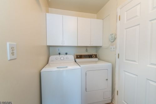 600 Lk Shr Dr, Parsippany NJ 07054-3652 exterior