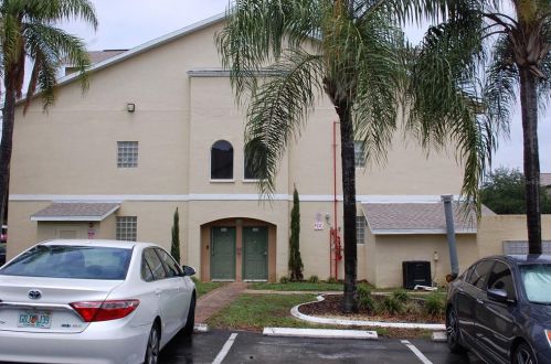 5031 Sunridge Palms Dr, Tampa, FL 33617-1427