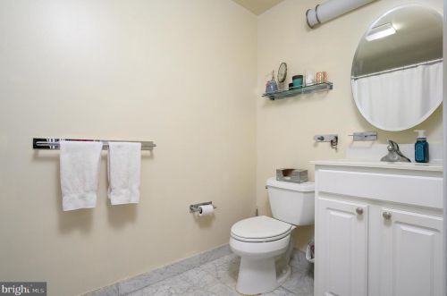 1500 Chestnut St, Philadelphia PA  19102-2737 exterior