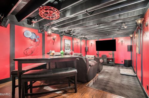 1944 Lincoln Rd, Allegan MI 49010-9435 exterior