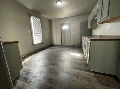 2465 9th St, Milwaukee, WI 53215-3209