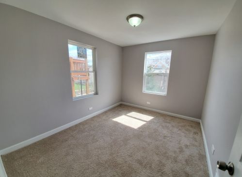 3657 61 St, Chicago IL 60637-2322 exterior