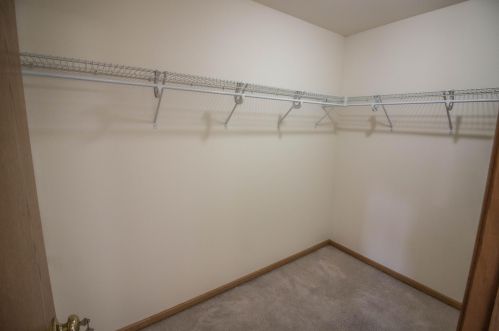 9286 Burbank Ave, Milwaukee WI 53224-1317 exterior