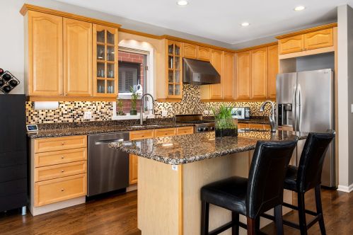 2223 Mclean Ave, Chicago IL 60647-4451 exterior