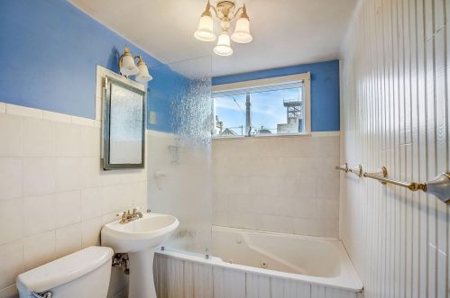 919 Land Pl, Milwaukee WI 53202-1536 exterior