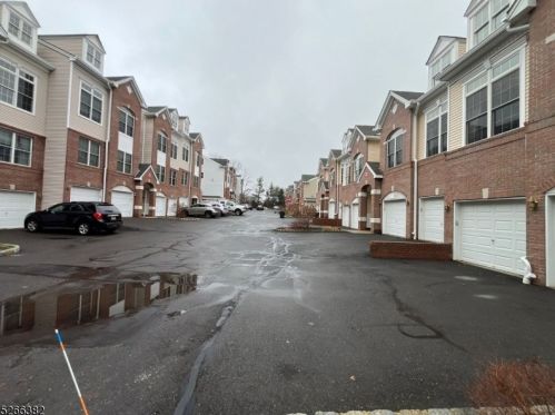 18 Ashley Ct, Paterson NJ  07506-2264 exterior