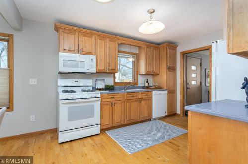 678 Iowa Ave, Saint Paul MN 55106-1015 exterior