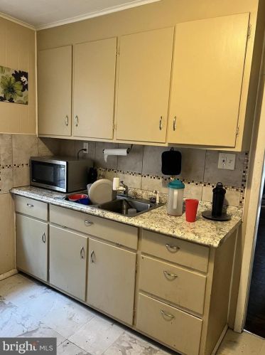 2306 Upland St, Chester PA 19013-5127 exterior