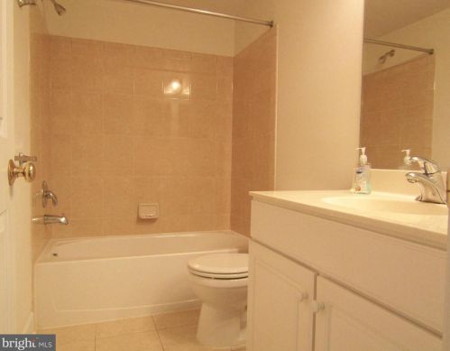 5992 Grand Pavilion Way, Alexandria VA  22303-2258 exterior