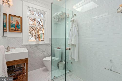 3027 Cambridge Pl, Washington DC 20007-2914 exterior