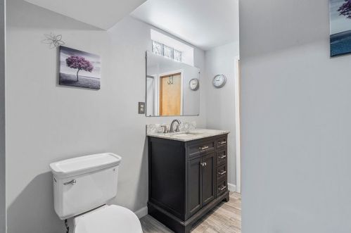 2351 Berkshire Dr, Pittsburgh PA  15241-2445 exterior