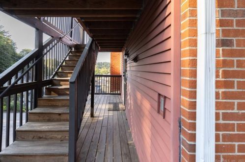 14 Crescent St, Derby CT 06418-2007 exterior