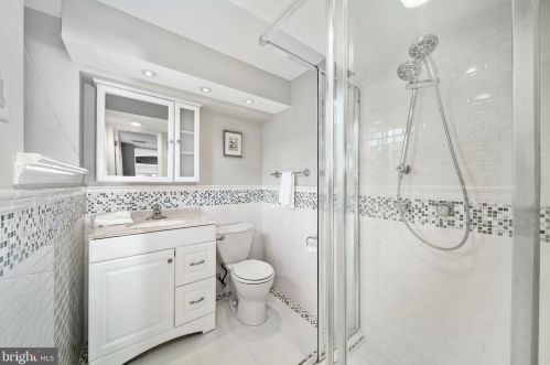 160 Paxon Holw Rd, Media PA 19063-1163 exterior