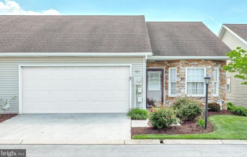 421 Parkview Ln, Hanover, PA 17331-1455