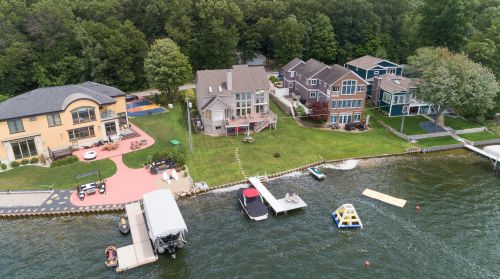 952 Eagle Lk Dr, Kalamazoo MI 49009-8429 exterior